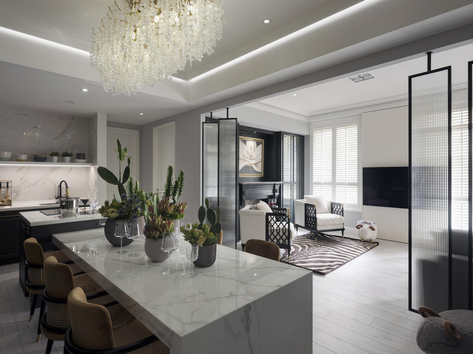 London Design Awards Winner - Frameless Frame