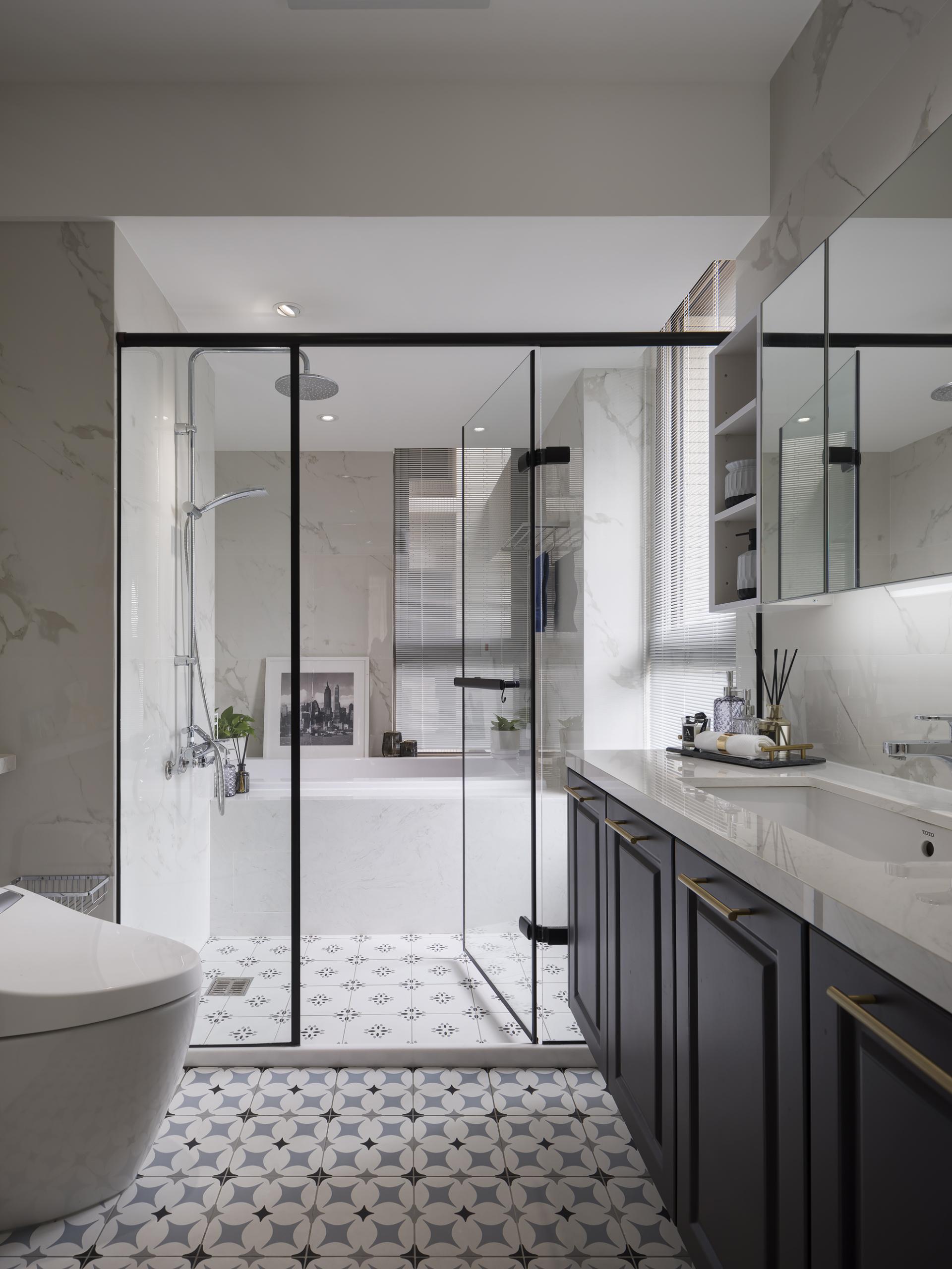 London Design Awards Winner - Frameless Frame