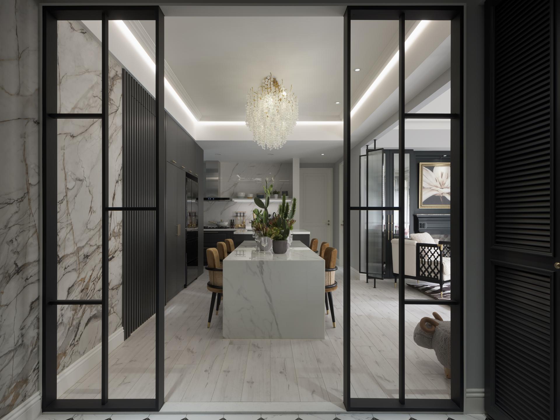 London Design Awards Winner - Frameless Frame