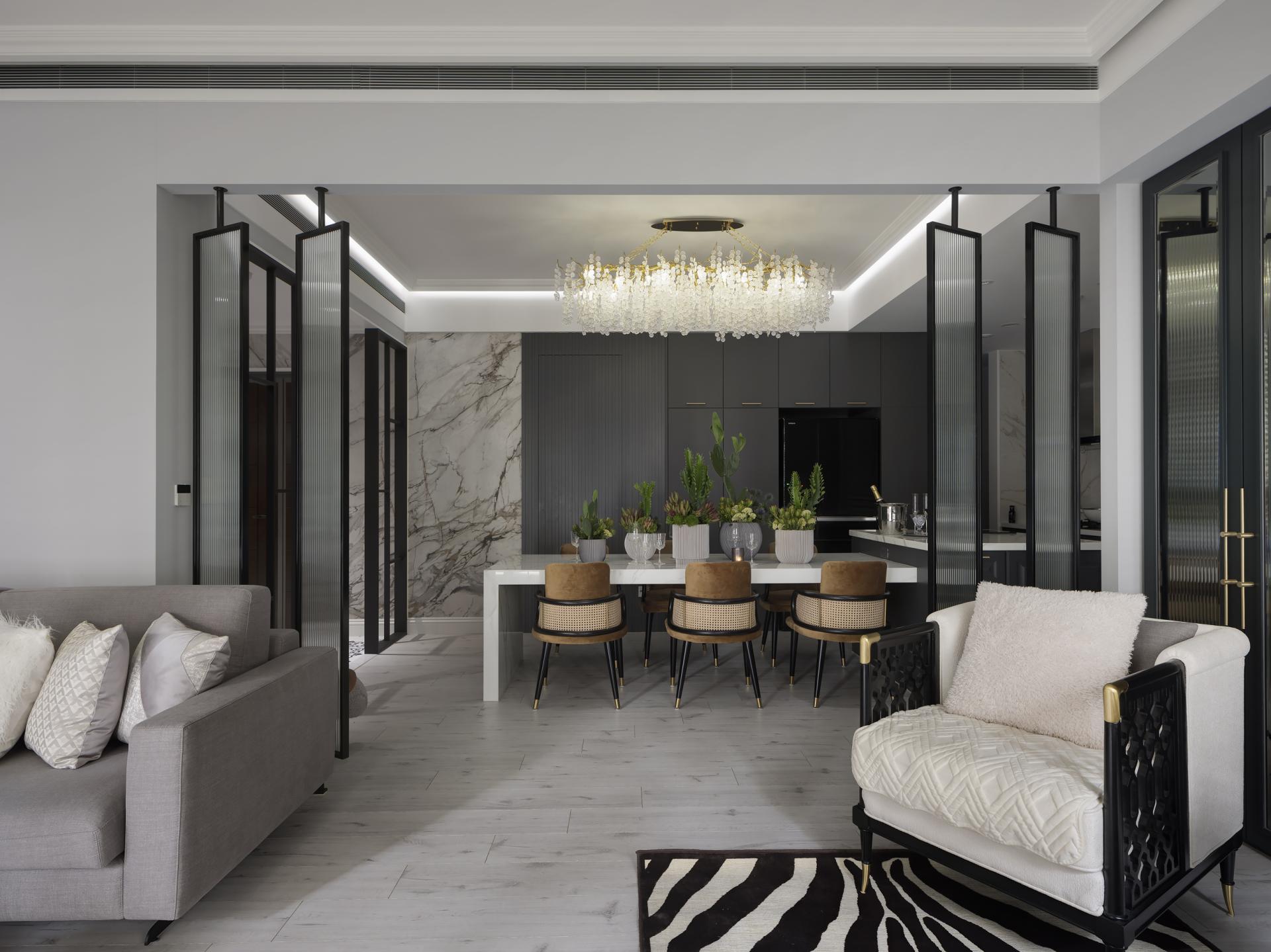 London Design Awards Winner - Frameless Frame