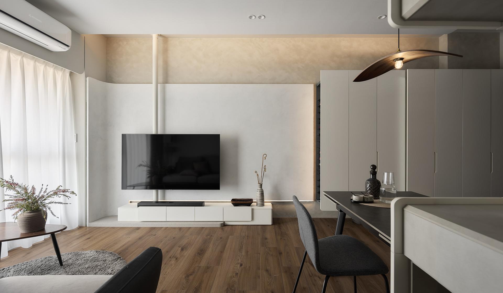 London Design Awards Winner - Layered Modern Reflections