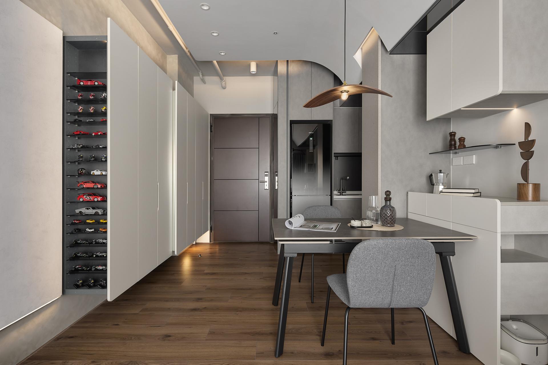 London Design Awards Winner - Layered Modern Reflections
