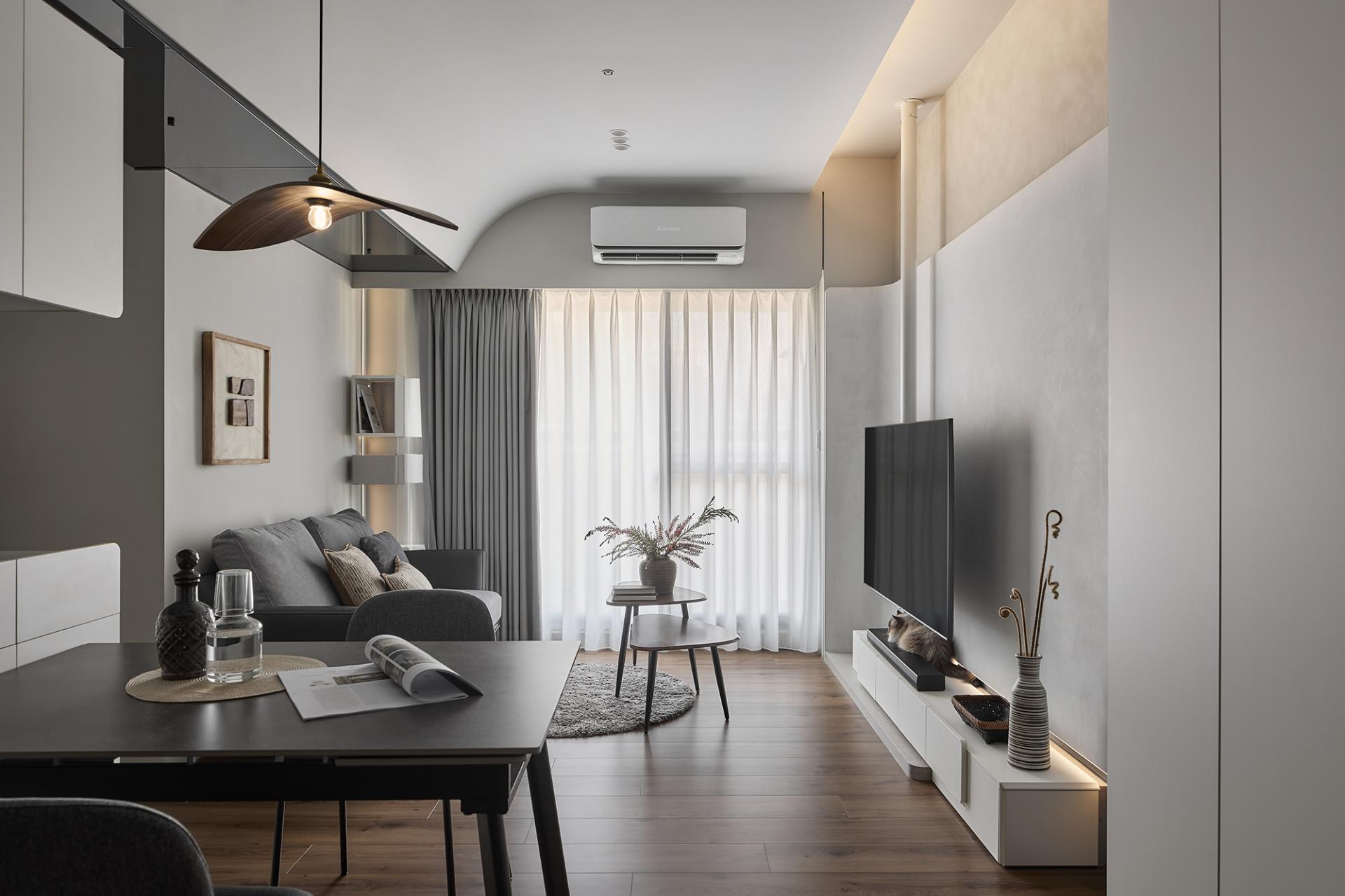 London Design Awards Winner - Layered Modern Reflections