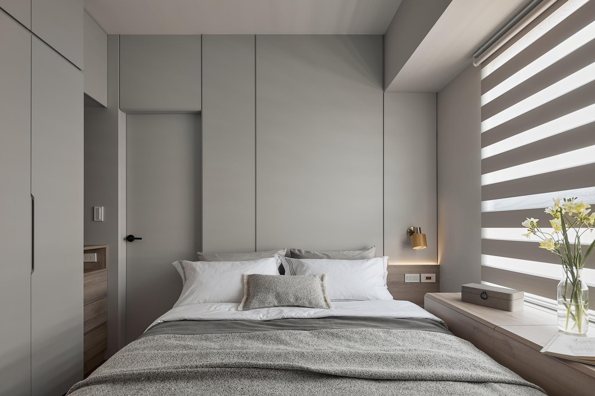 London Design Awards Winner - Layered Modern Reflections