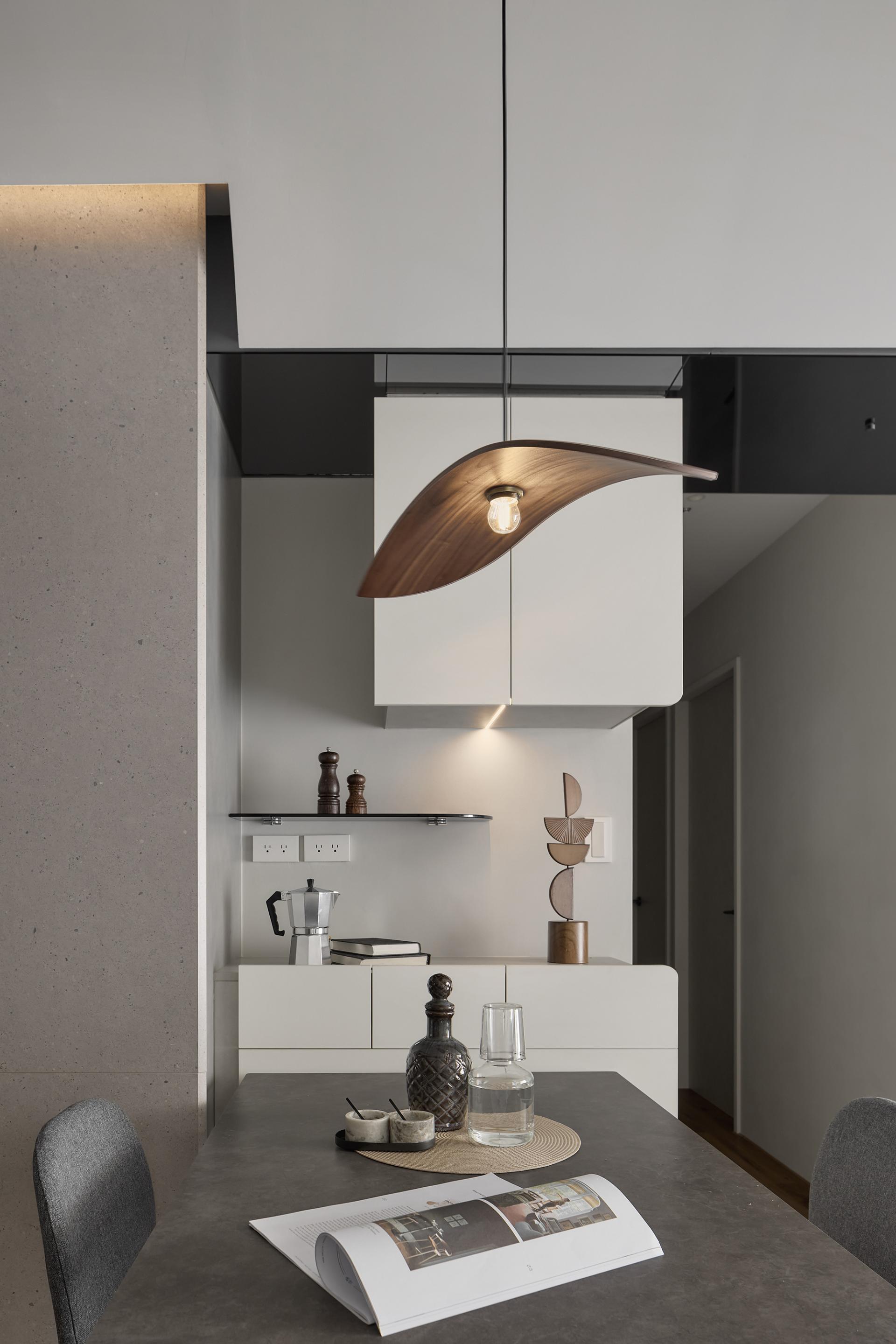 London Design Awards Winner - Layered Modern Reflections