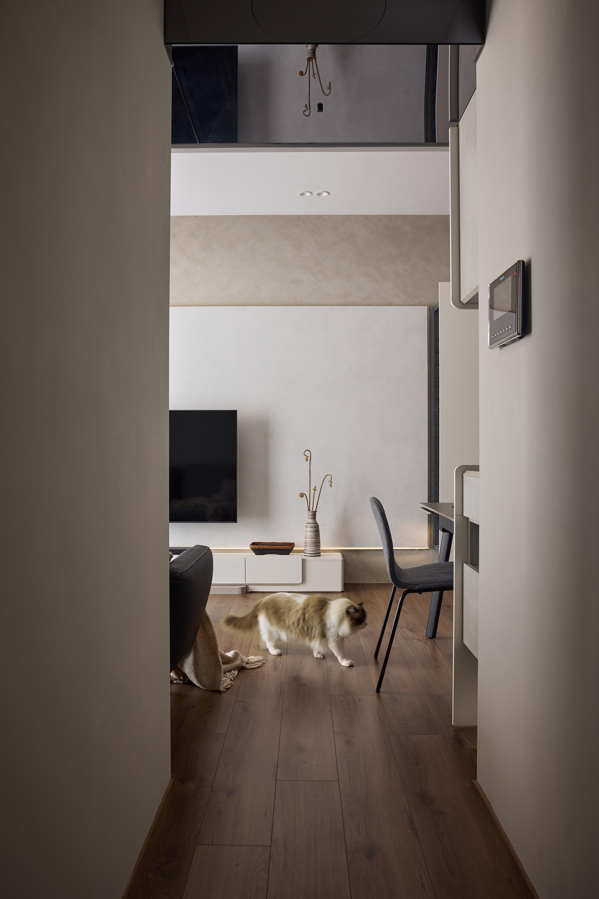 London Design Awards Winner - Layered Modern Reflections