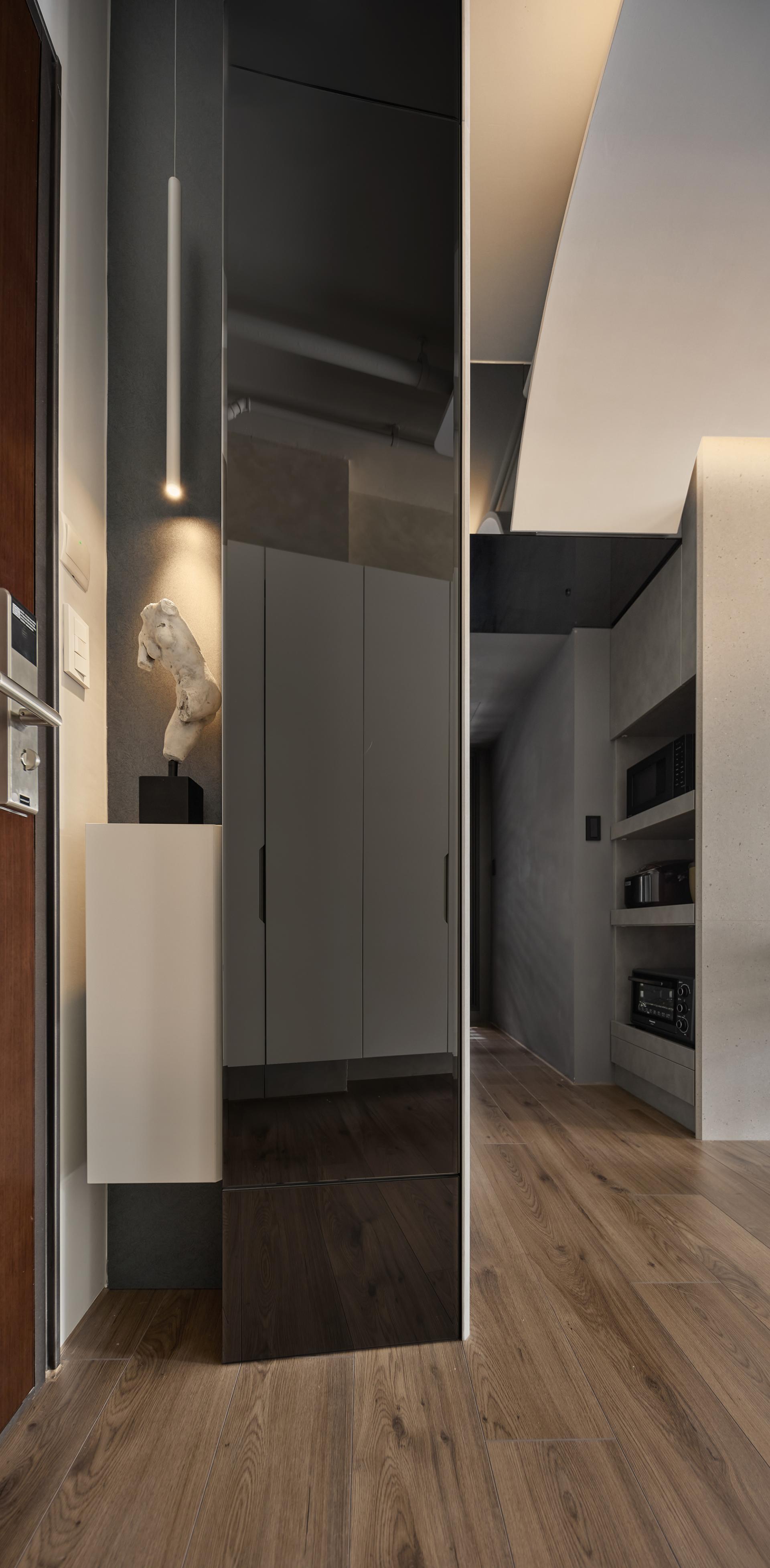 London Design Awards Winner - Layered Modern Reflections