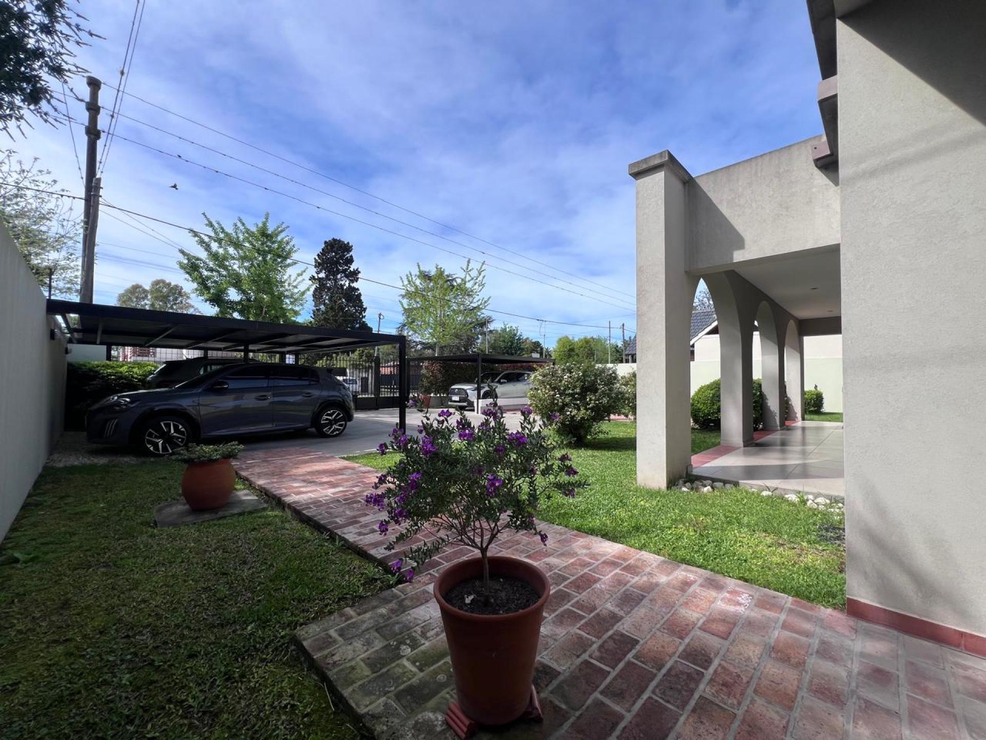 London Design Awards Winner - Italian DNA - A Suburban Home
