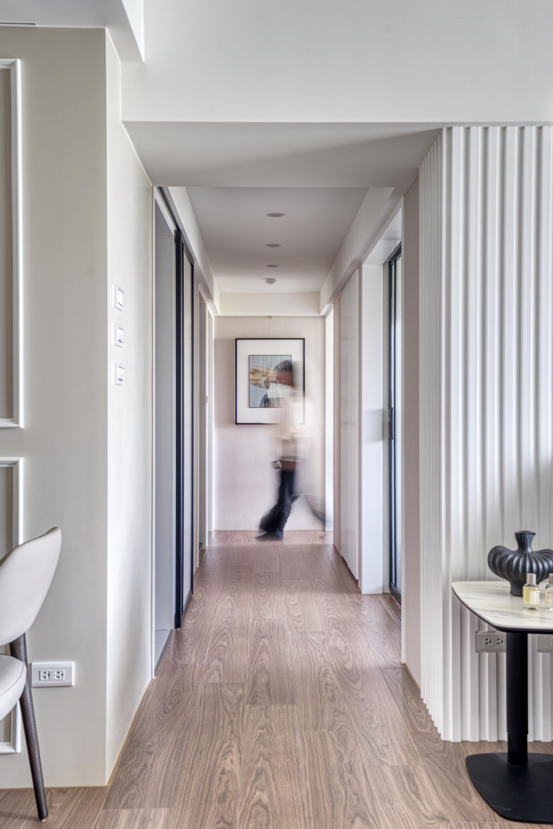 London Design Awards Winner - Soft Glimmer of a Flowing Light