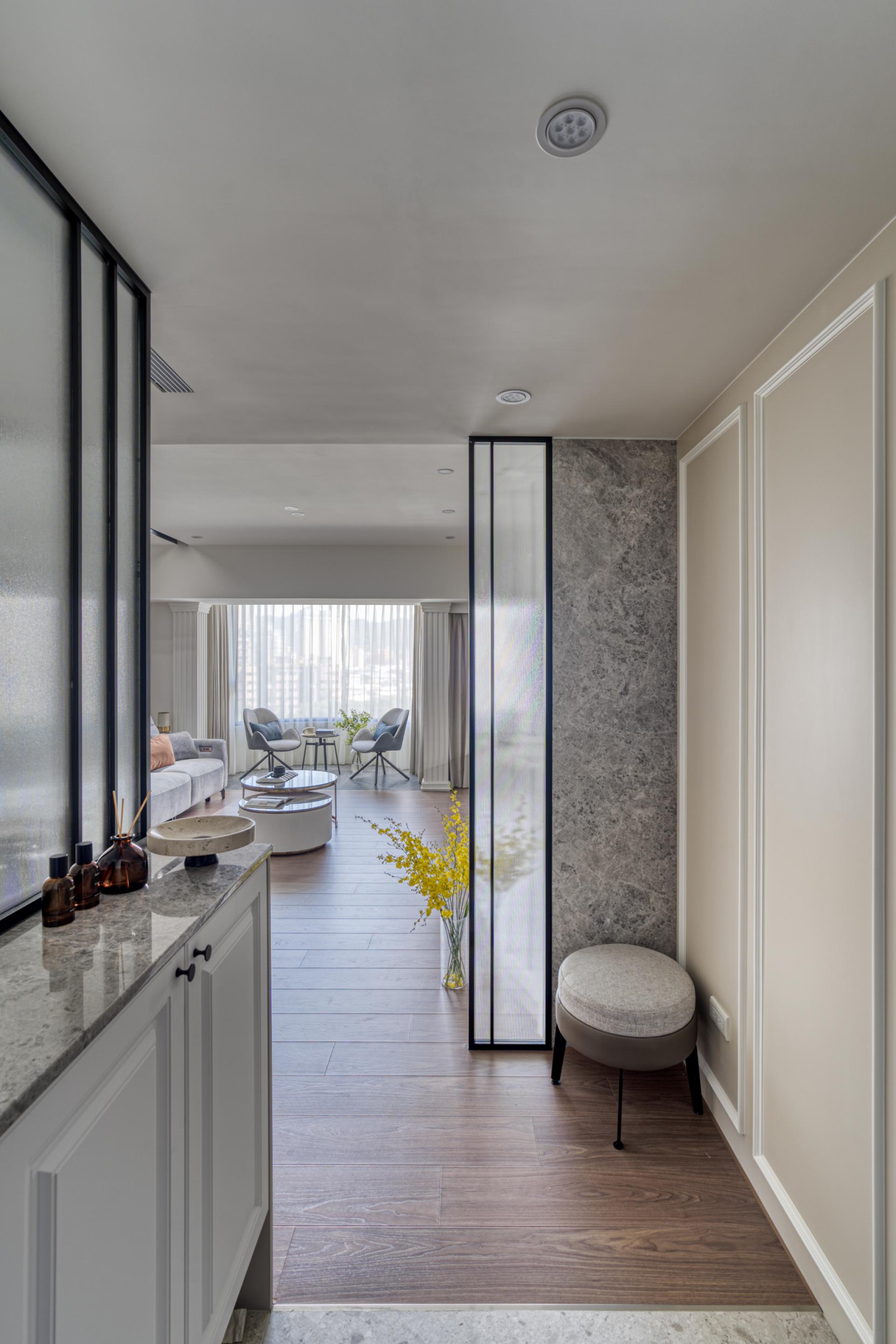 London Design Awards Winner - Soft Glimmer of a Flowing Light