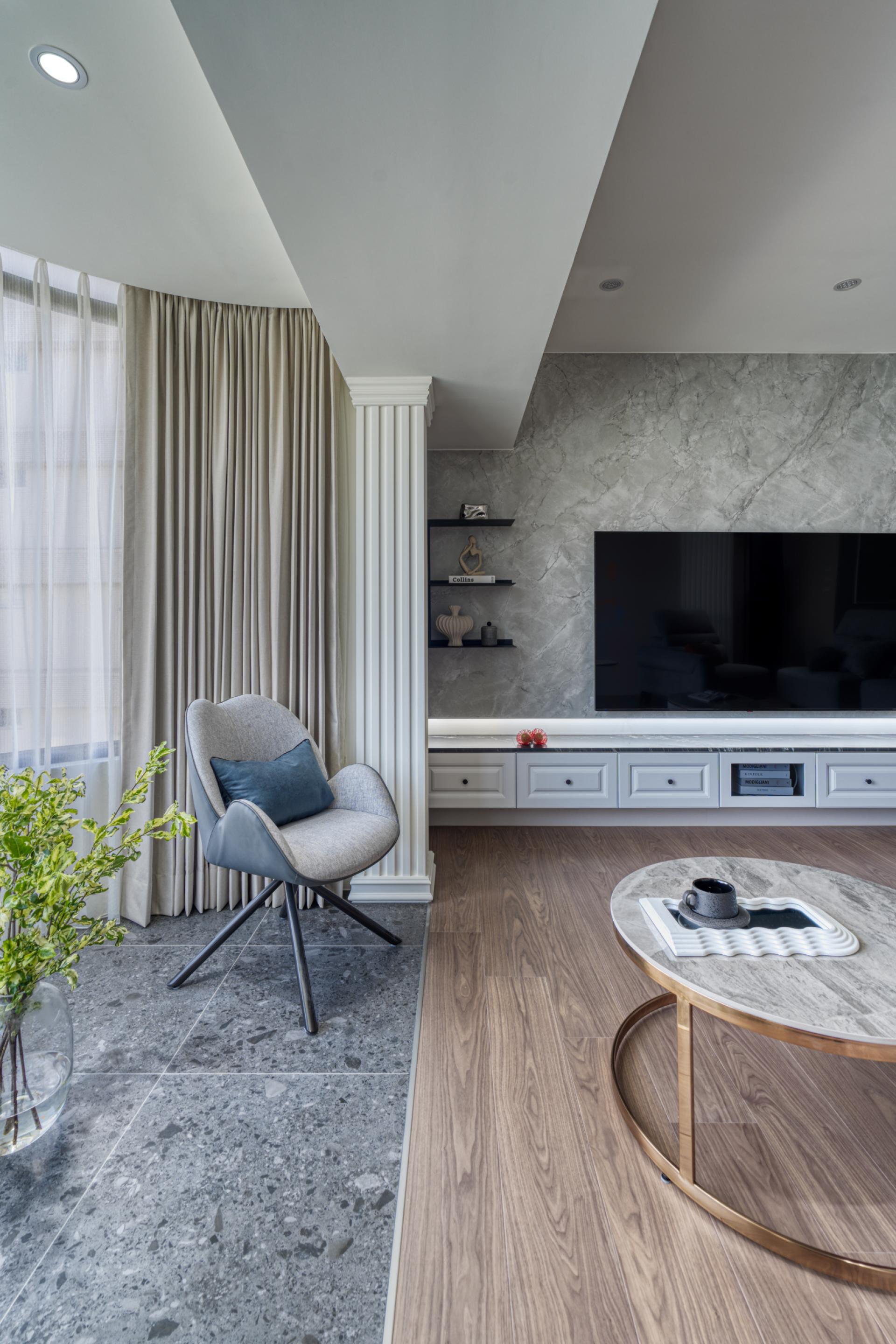 London Design Awards Winner - Soft Glimmer of a Flowing Light
