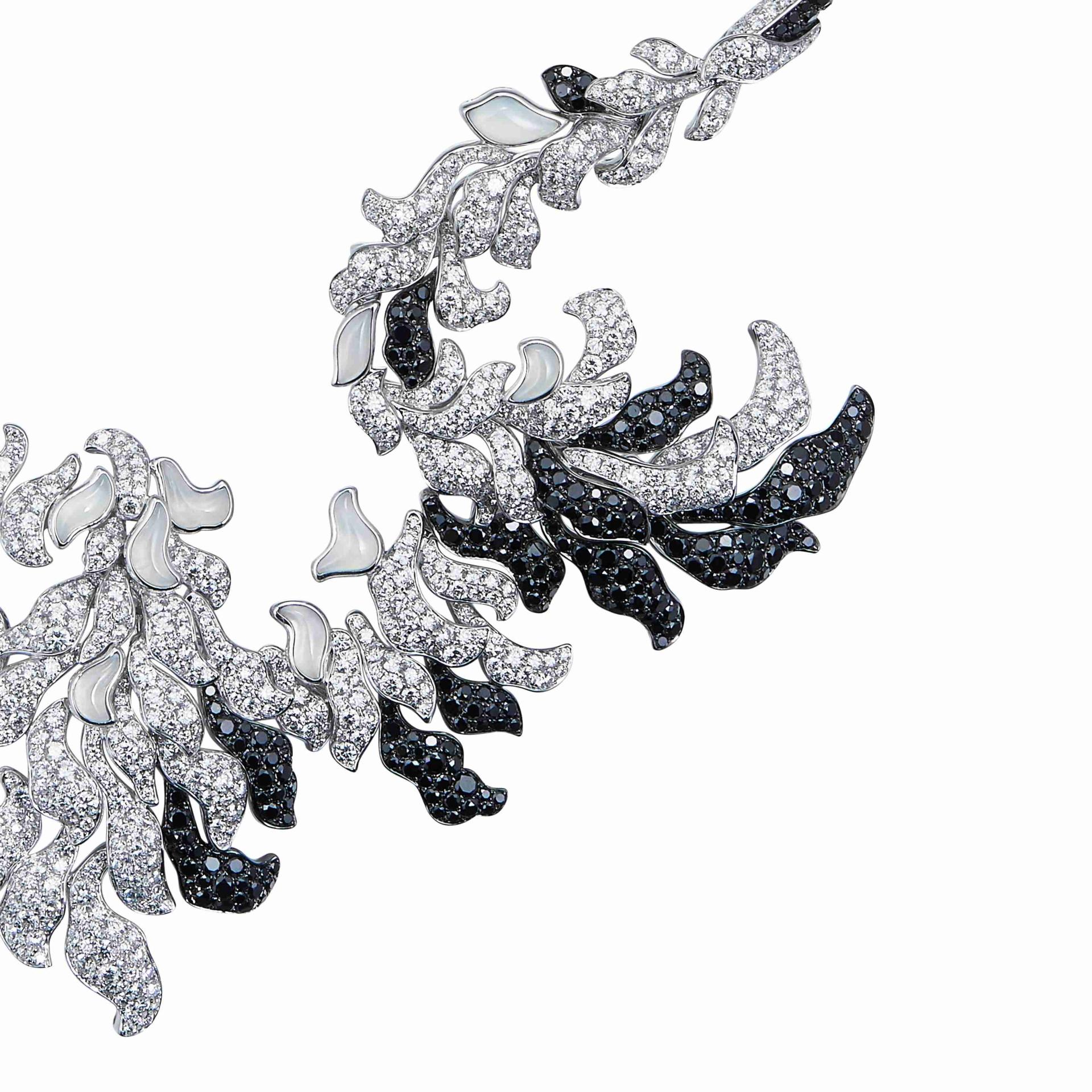 London Design Awards Winner - DANCING IN CLOUDS NECKLACE