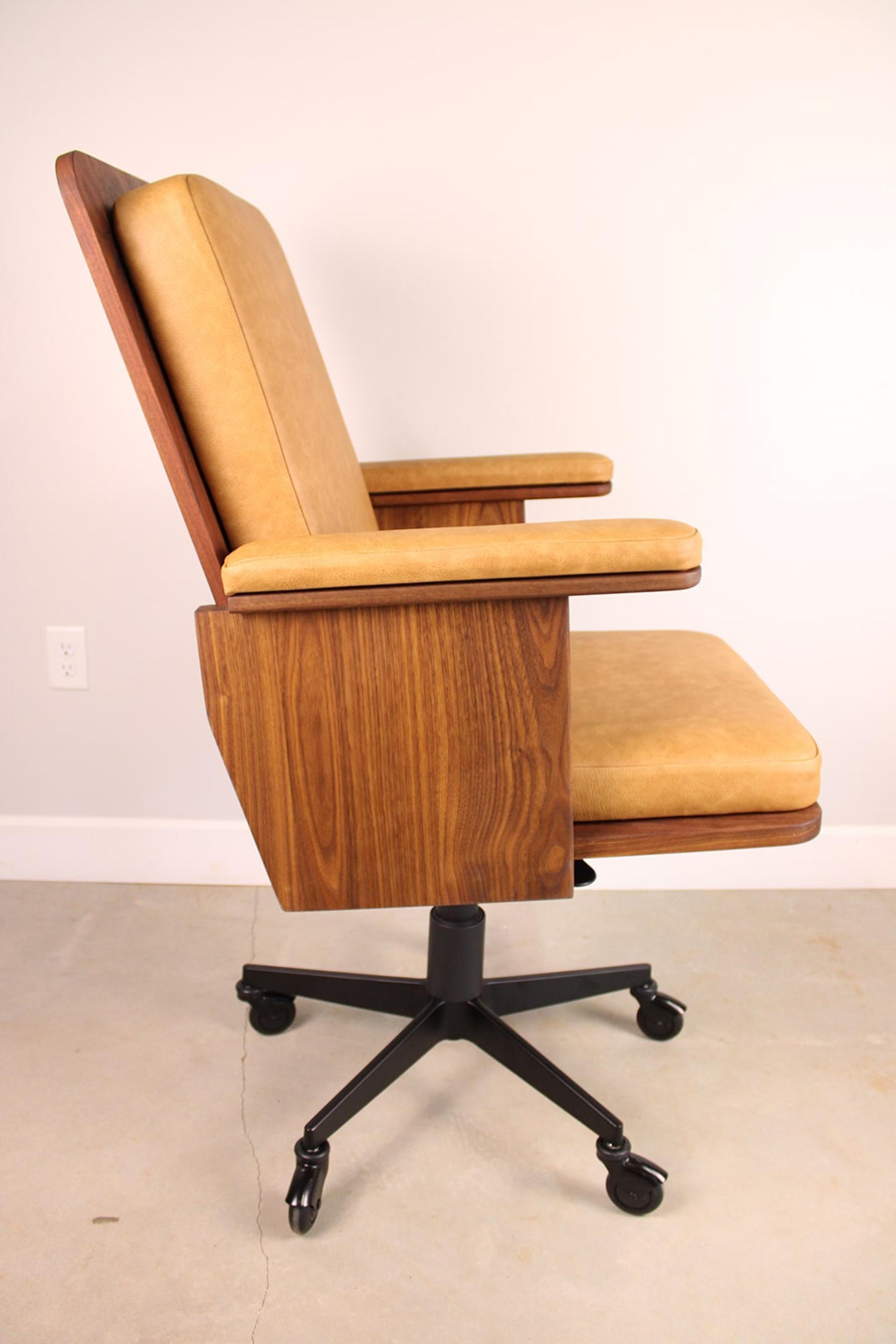 London Design Awards Winner - Comstock Desk Chair