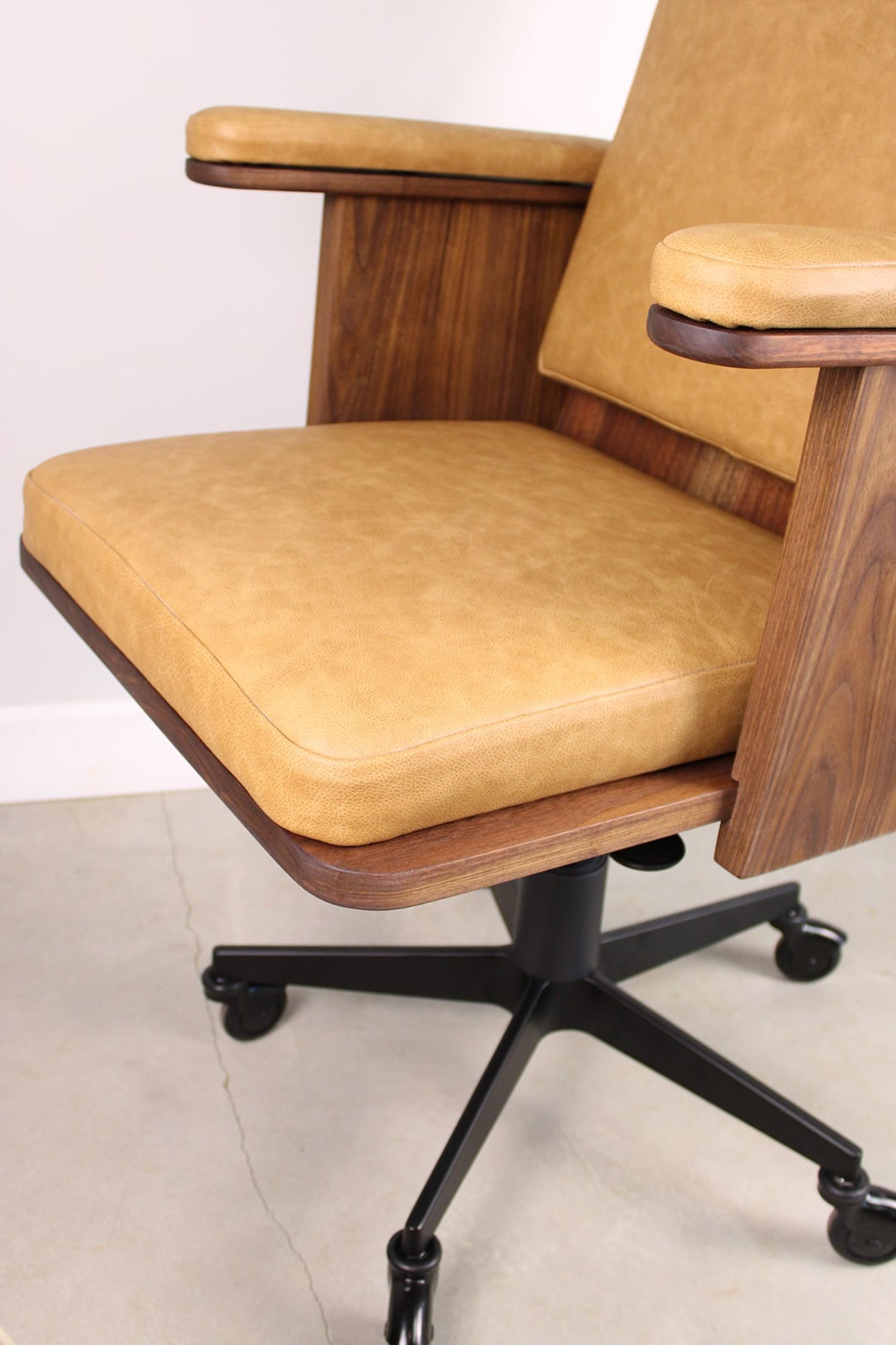 London Design Awards Winner - Comstock Desk Chair