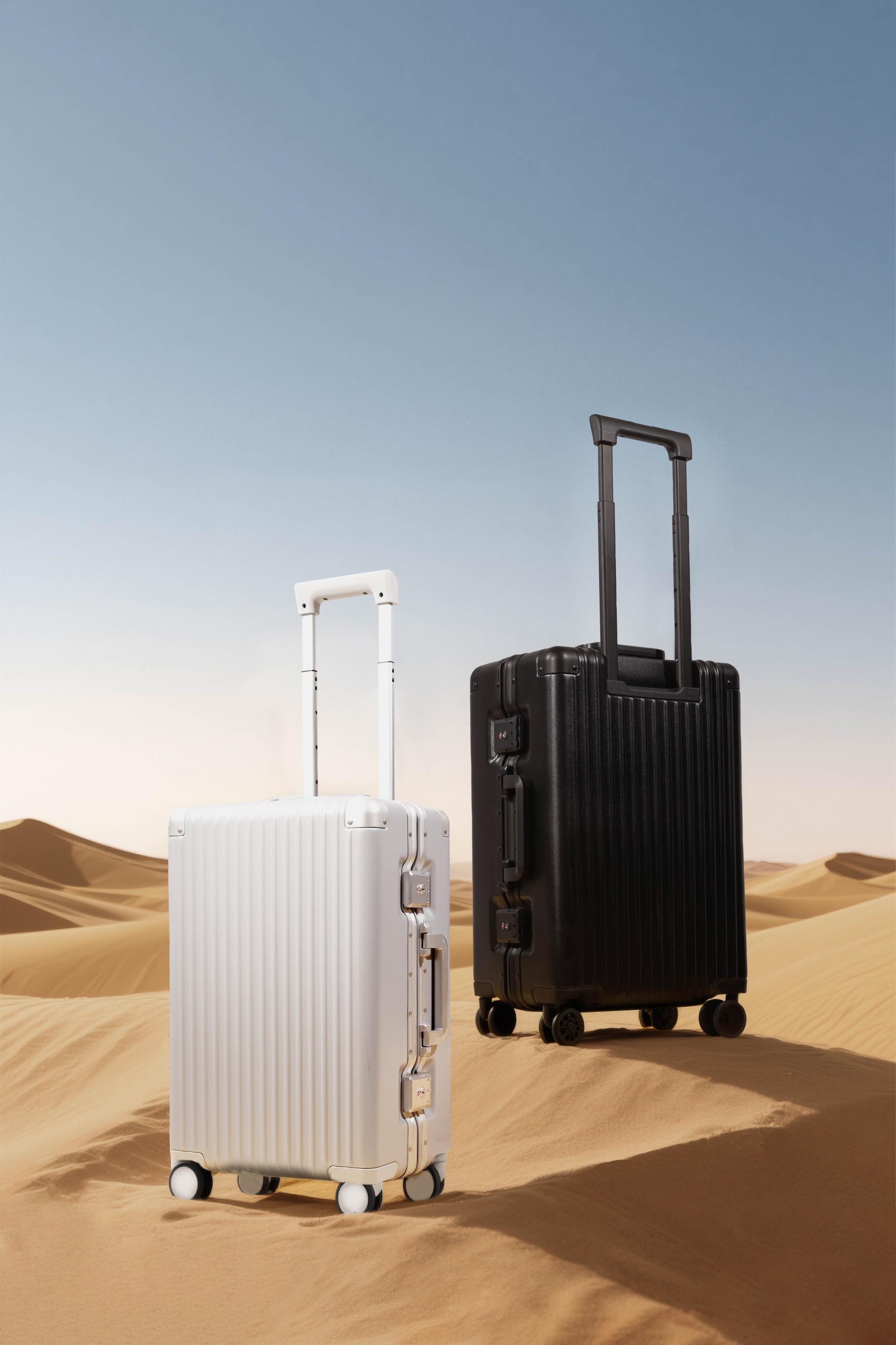 London Design Awards Winner - One's Member Yixing PC Aluminum Frame Travel Suitcase