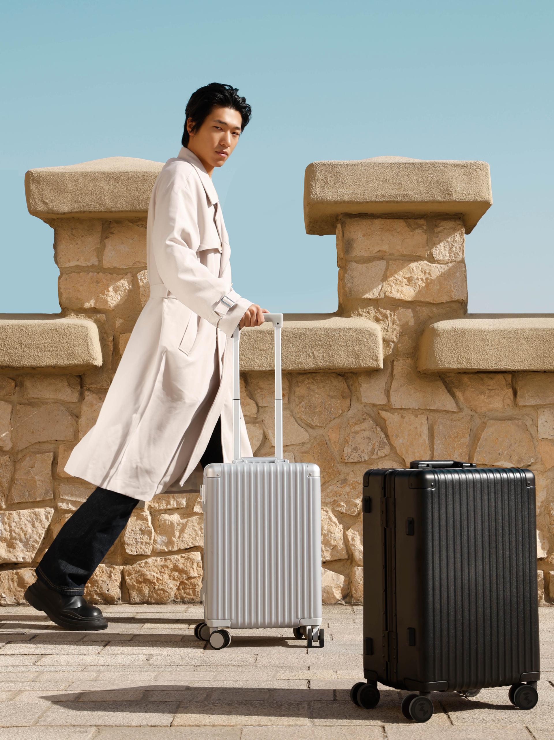 London Design Awards Winner - One's Member Yixing PC Aluminum Frame Travel Suitcase