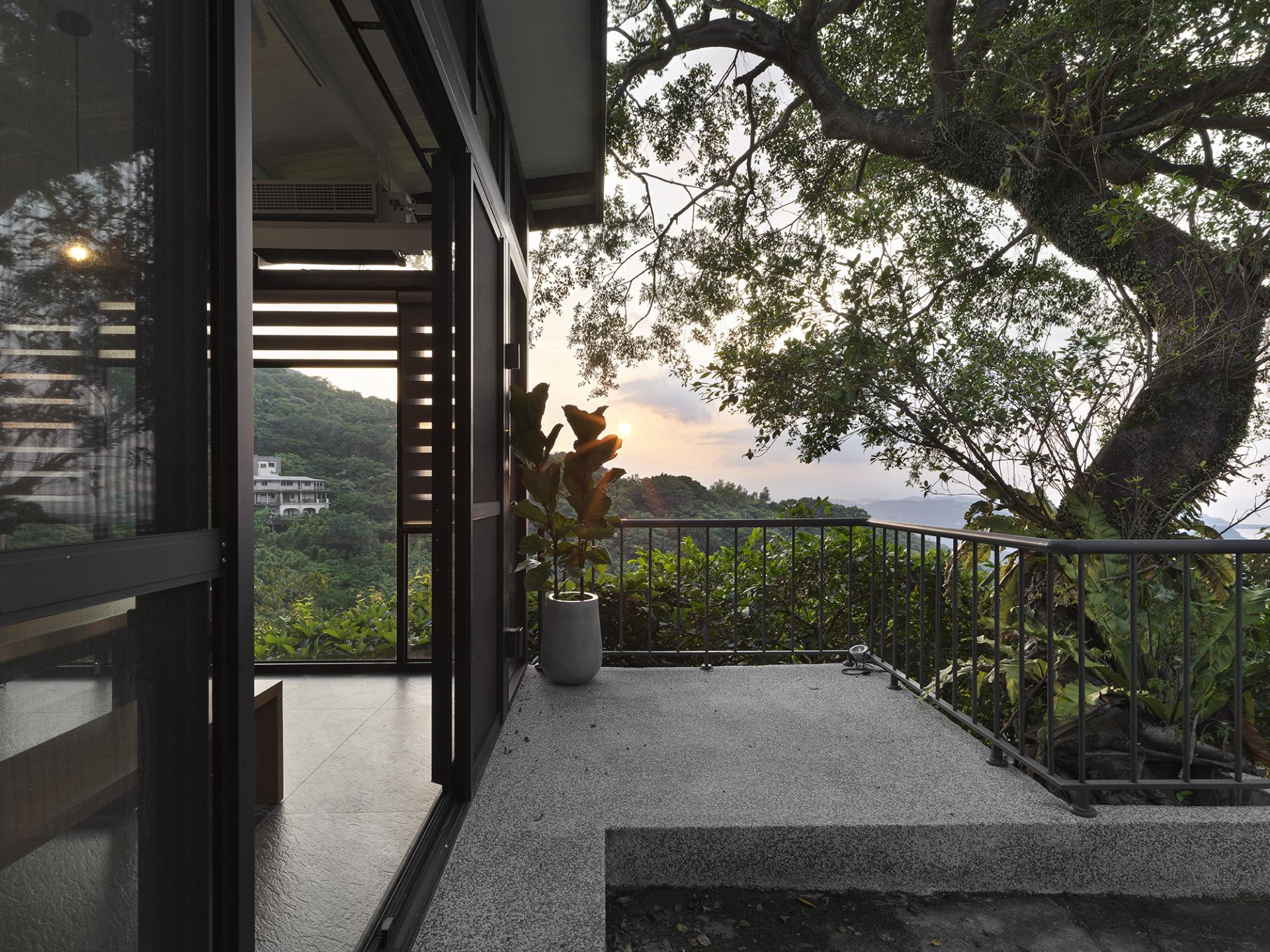 London Design Awards Winner - Between Mist and Mountain