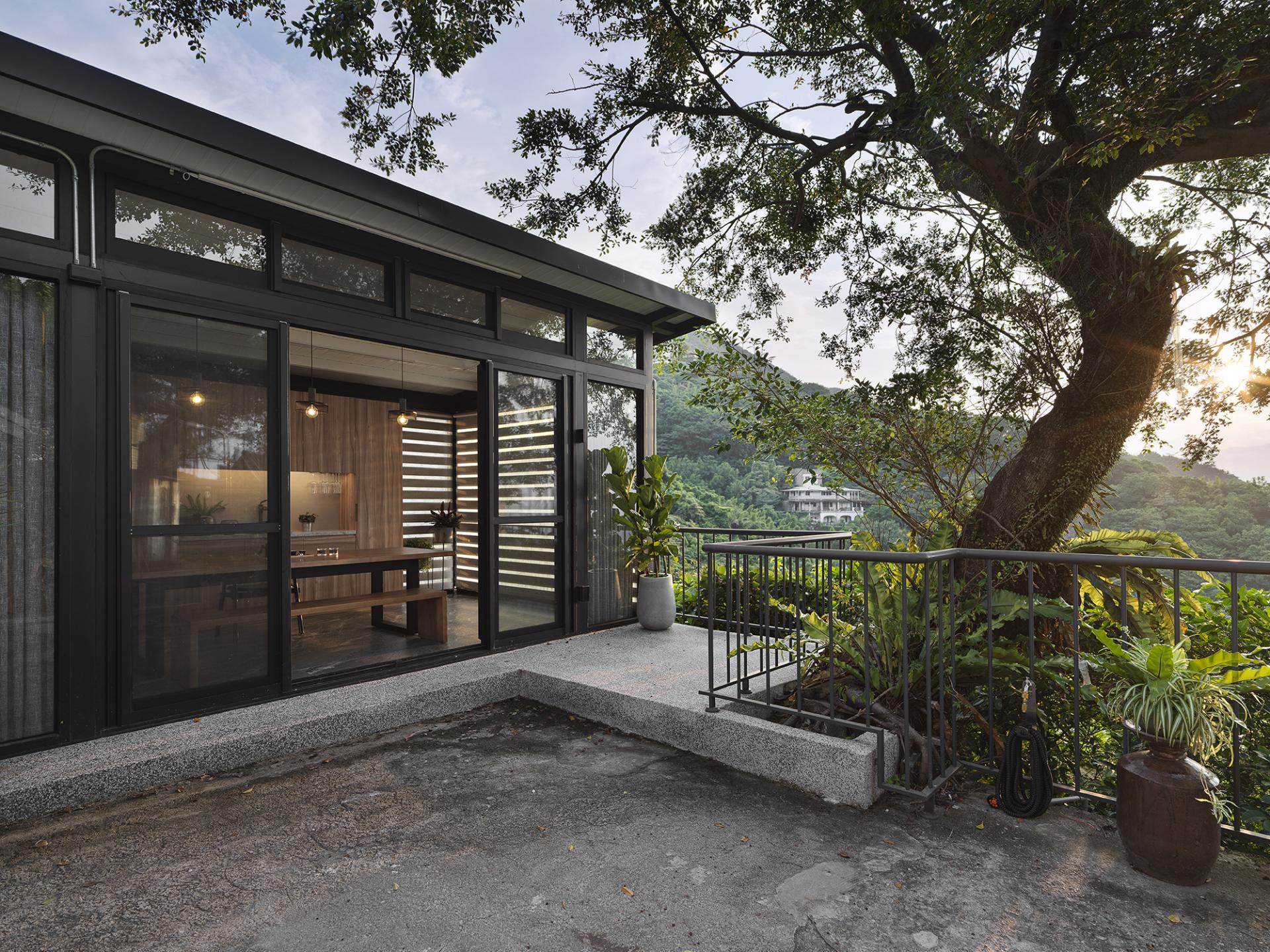 London Design Awards Winner - Between Mist and Mountain