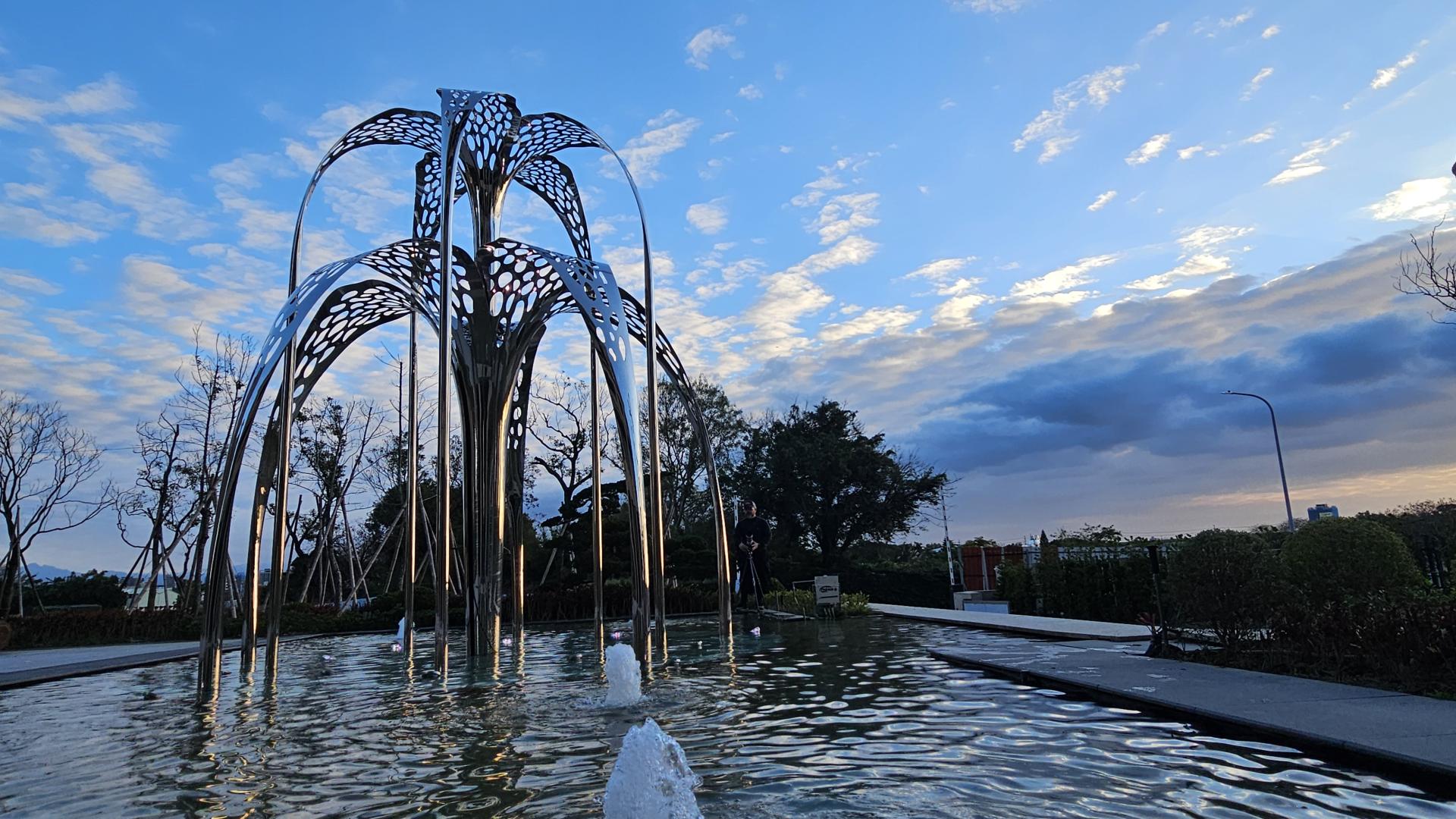 London Design Awards Winner - Radiant Bloom