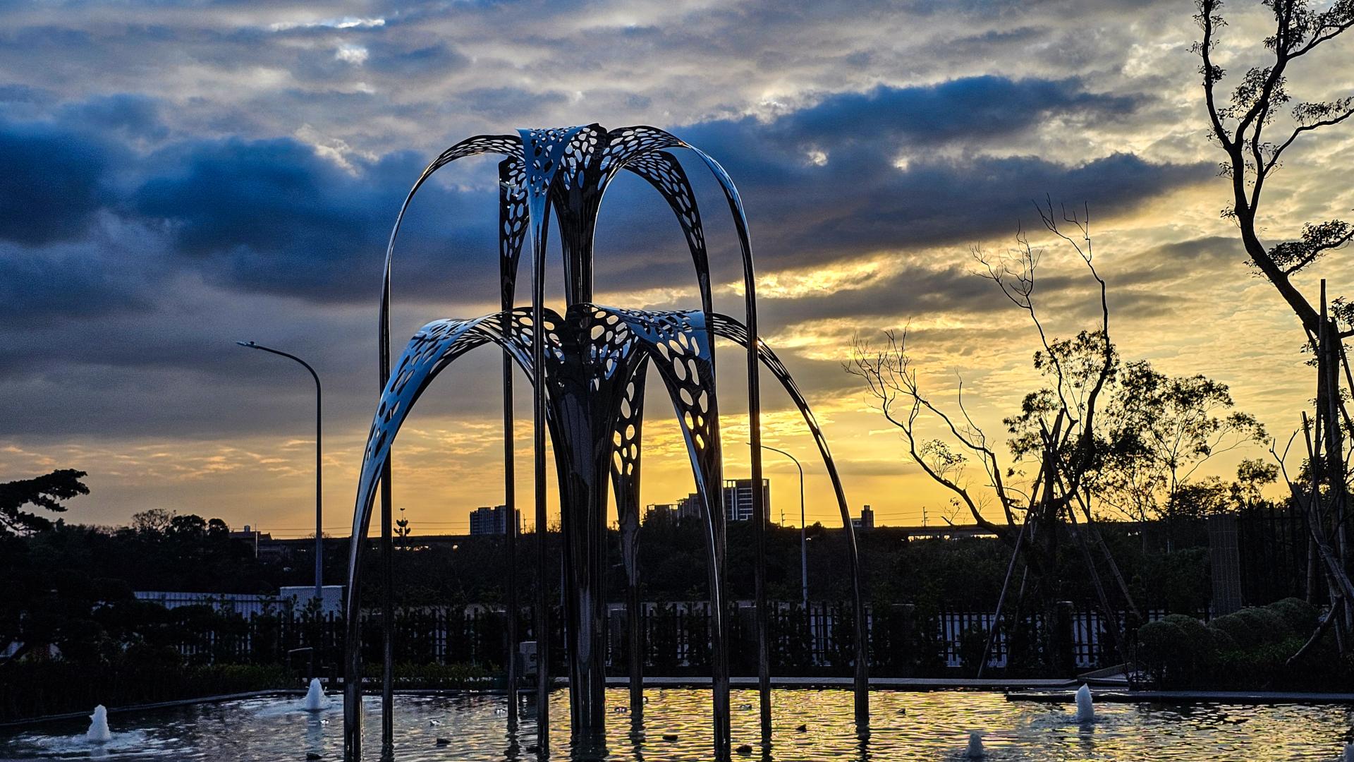 London Design Awards Winner - Radiant Bloom